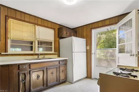Kitchen - 6666 Riverview Inn Ln, Gloucester, VA 23061 photo 3 of 3