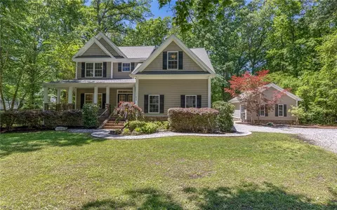 928 Hurds Rd, Virginia Beach, VA 23452