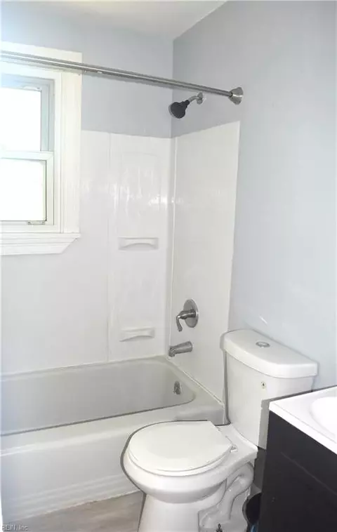Bath - 436 Seminole Rd, Hampton, VA 23661 photo 1 of 1