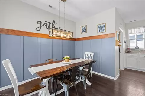 Entry Way - 3329 Conservancy Dr, Chesapeake, VA 23323 photo 6 of 10