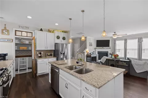 Kitchen - 3329 Conservancy Dr, Chesapeake, VA 23323 photo 3 of 3
