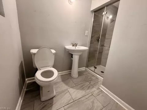 Bath - 1209 Whaley Ave, Norfolk, VA 23502 photo 2 of 2