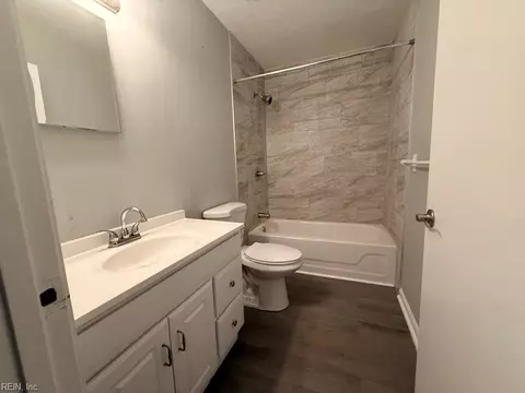 Bath - 1209 Whaley Ave, Norfolk, VA 23502 photo 1 of 2