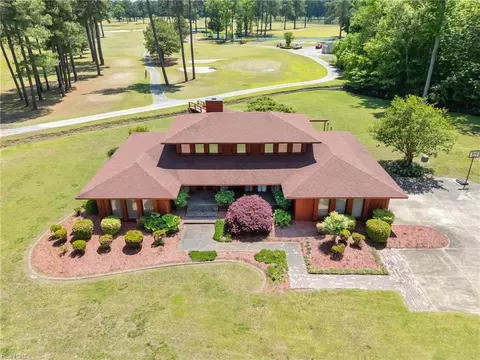 201 Country Club Dr, Elizabeth City, NC 27909