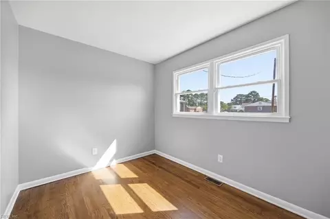 Bedroom - 1027 Barry Ct, Hampton, VA 23666 photo 5 of 8