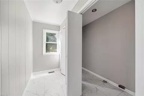 Entry Way - 1027 Barry Ct, Hampton, VA 23666 photo 1 of 1