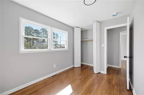 Bedroom - 1027 Barry Ct, Hampton, VA 23666 photo 6 of 8