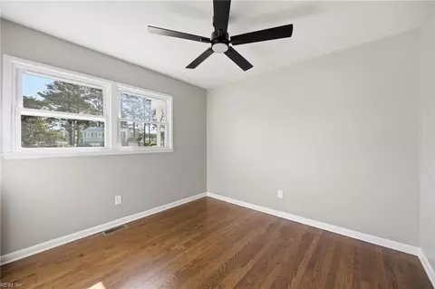 Bedroom - 1027 Barry Ct, Hampton, VA 23666 photo 3 of 8