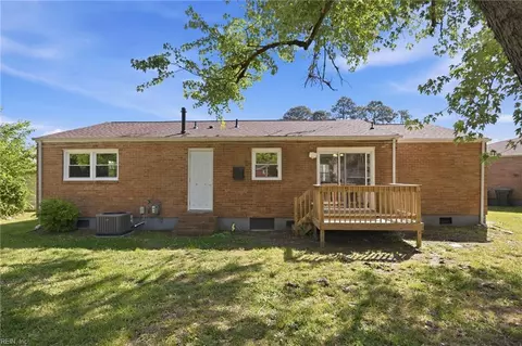 Exterior - 1027 Barry Ct, Hampton, VA 23666 photo 4 of 8