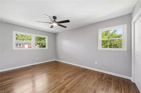 Bedroom - 1027 Barry Ct, Hampton, VA 23666 photo 7 of 8