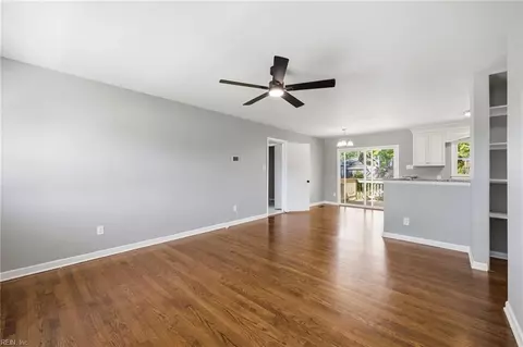 Living - 1027 Barry Ct, Hampton, VA 23666 photo 2 of 6