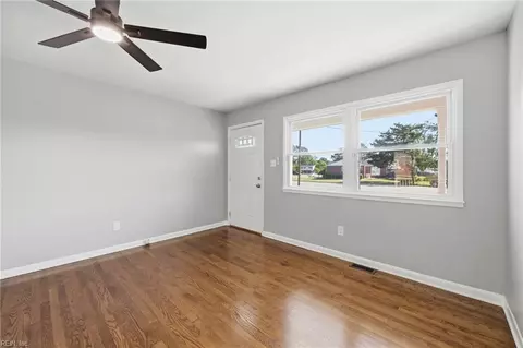 Living - 1027 Barry Ct, Hampton, VA 23666 photo 3 of 6