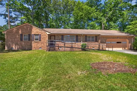 600 Larkspur Rd, Portsmouth, VA 23703