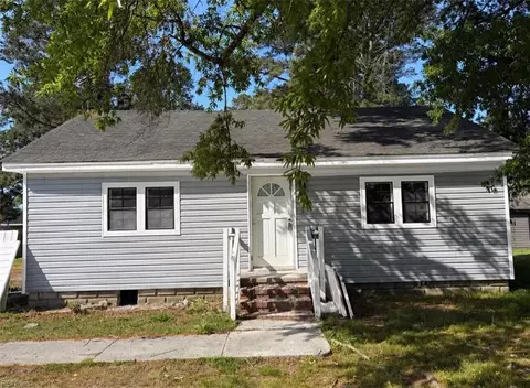 135 Whaley St, Suffolk, VA 23438