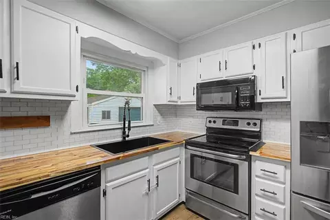 Kitchen - 4925 Vico Dr, Chesapeake, VA 23321 photo 5 of 5