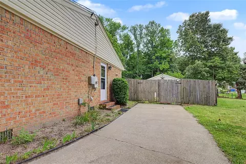 Exterior - 4925 Vico Dr, Chesapeake, VA 23321 photo 6 of 10