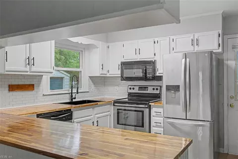 Kitchen - 4925 Vico Dr, Chesapeake, VA 23321 photo 2 of 5