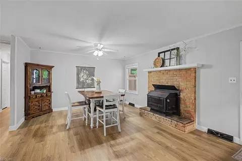Dining - 4925 Vico Dr, Chesapeake, VA 23321 photo 3 of 5