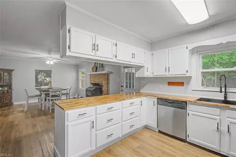 Kitchen - 4925 Vico Dr, Chesapeake, VA 23321 photo 3 of 5