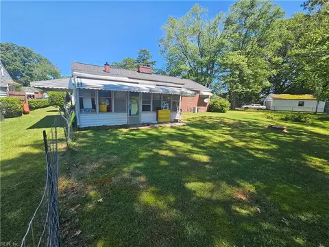 Exterior - 146 Cambridge Pl, Hampton, VA 23669 photo 6 of 15