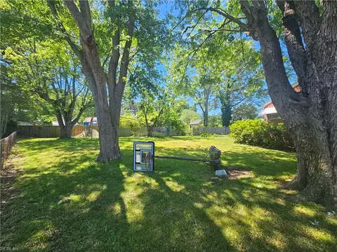 Exterior - 146 Cambridge Pl, Hampton, VA 23669 photo 13 of 15