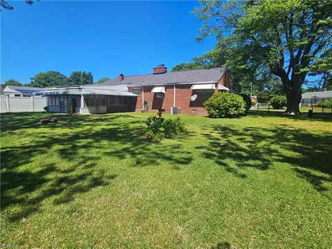 Exterior - 146 Cambridge Pl, Hampton, VA 23669 photo 5 of 15