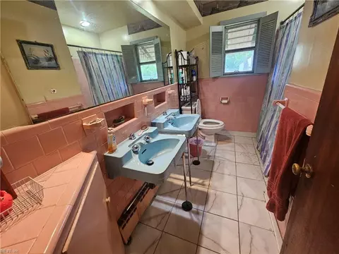 Bath - 146 Cambridge Pl, Hampton, VA 23669 photo 1 of 1