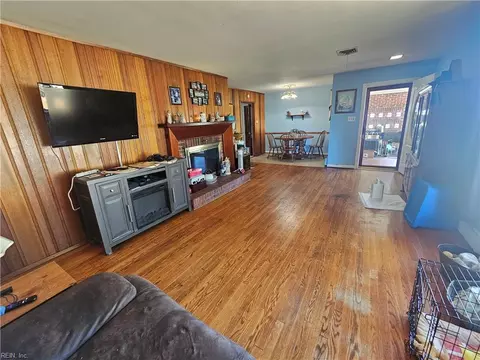 Living - 146 Cambridge Pl, Hampton, VA 23669 photo 3 of 3