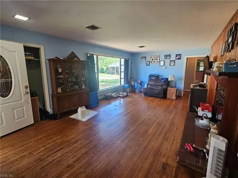 Living - 146 Cambridge Pl, Hampton, VA 23669 photo 1 of 3