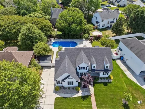 737 Sand Willow Dr, Chesapeake, VA 23320