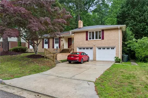 70 Sweetbriar Dr, Newport News, VA 23606