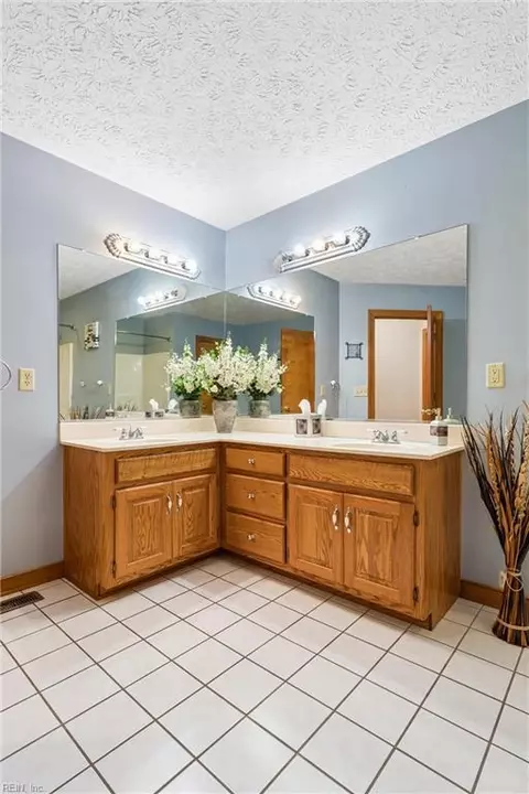 Bath - 4202 Hall Oaks Dr, Gloucester, VA 23061 photo 2 of 4