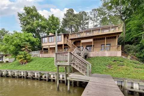 105 Linda Dr, Newport News, VA 23608