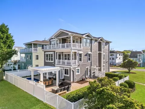 205 Aqua Ln, Virginia Beach, VA 23451