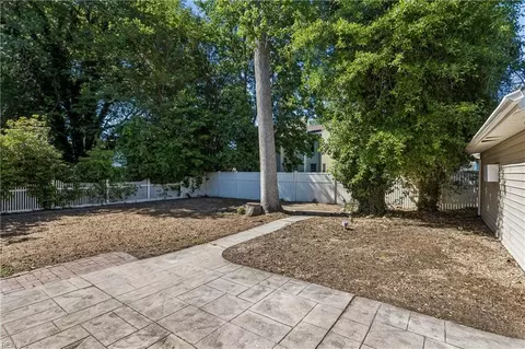 Exterior - 900 Sheffield St, Hampton, VA 23666 photo 4 of 7