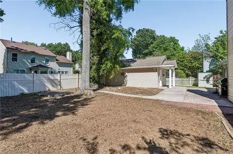 Exterior - 900 Sheffield St, Hampton, VA 23666 photo 5 of 7