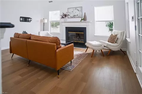 Living - 900 Sheffield St, Hampton, VA 23666 photo 3 of 4