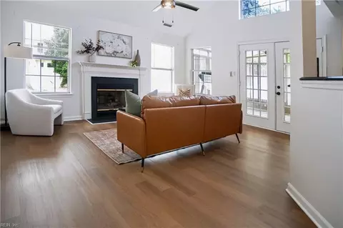 Living - 900 Sheffield St, Hampton, VA 23666 photo 1 of 4