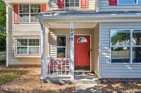 Exterior - 900 Sheffield St, Hampton, VA 23666 photo 3 of 7