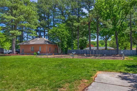 Exterior - 500 Moonefield Dr, Smithfield, VA 23430 photo 4 of 7