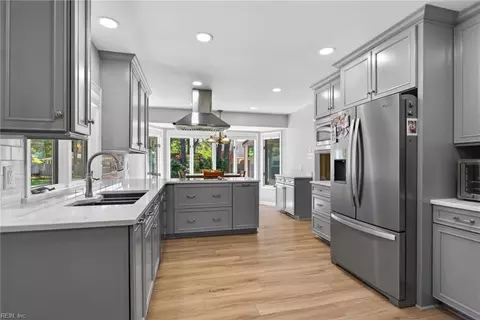 Kitchen - 500 Moonefield Dr, Smithfield, VA 23430 photo 3 of 4