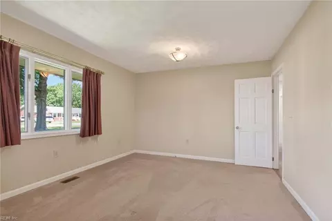 Bedroom - 500 Moonefield Dr, Smithfield, VA 23430 photo 8 of 8