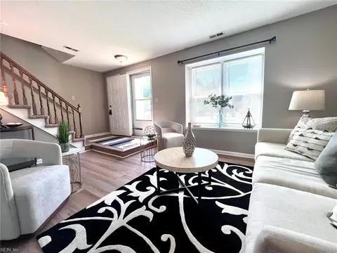 1421 Oak Knoll Ct, Virginia Beach, VA 23464