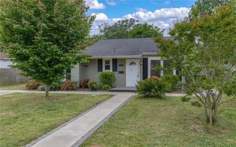 Exterior - 315 Mary St, Hampton, VA 23664 photo 3 of 10