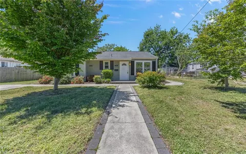 Exterior - 315 Mary St, Hampton, VA 23664 photo 10 of 10