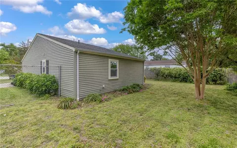 Exterior - 315 Mary St, Hampton, VA 23664 photo 5 of 10