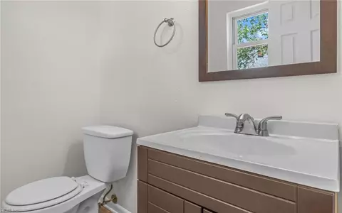 Bath - 315 Mary St, Hampton, VA 23664 photo 1 of 2
