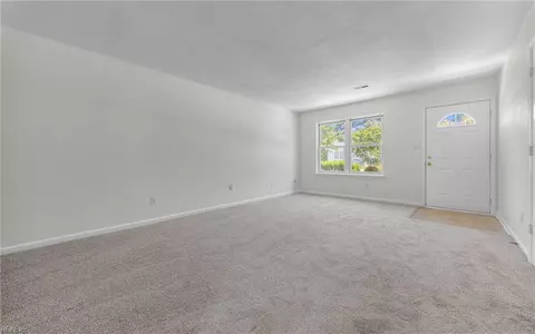 Living - 315 Mary St, Hampton, VA 23664 photo 1 of 5