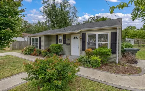 Exterior - 315 Mary St, Hampton, VA 23664 photo 4 of 10