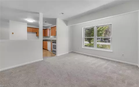 Living - 315 Mary St, Hampton, VA 23664 photo 2 of 5